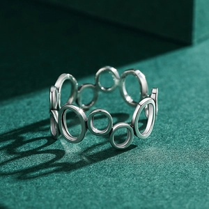 Moderner s925 Silber Minimalistischer Ring mit hohlem geometrischem Kreis-Design
