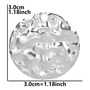 Detail of 3cm round hammered stainless steel charm with dimensions in inches