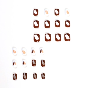 Press-on Nägel in Kaffeebraun und Creme mit minimalistischer Tulpenkunst und Glanz