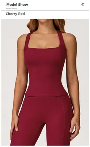 Vista frontale della canotta da yoga rosso ciliegia e leggings a vita alta