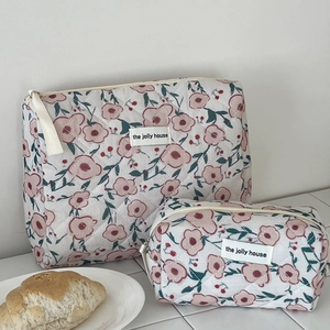 Gewatteerde make-up tassen met bloemenprint in verschillende maten voor reizen