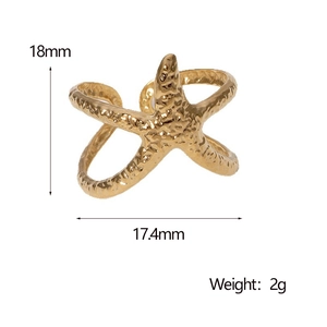 Detailansicht Seestern-Ring mit gehämmertem Metall und Größenangaben in Gold