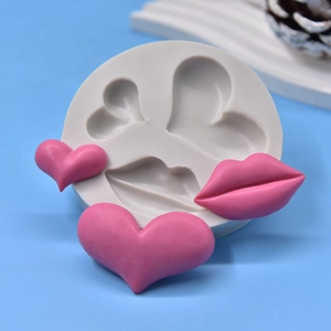 Stampo in silicone per forme di cuore e labbra con esempi di artigianato rosa