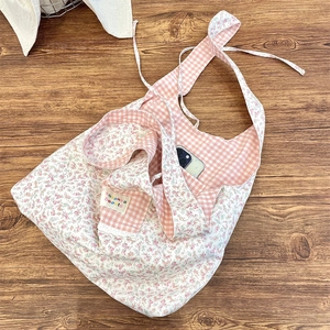 Detail of floral canvas tote bag featuring a functional inner pocket for smartphones