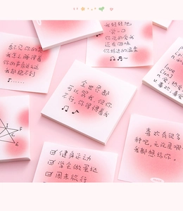 Vista detallada de notas adhesivas con degradado rosa mostrando la textura para el diario