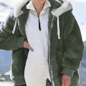 Chaqueta con capucha de felpa verde militar oversize con forro blanco y cremallera