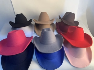 Vue de dessus de chapeaux de cow-boy western empilables en feutre de laine de couleurs