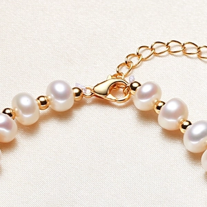 Elegant freshwater pearl bracelet with butterfly shell and golden lobster clasp