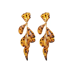Vintage leopard print acrylic petal tassel earrings with elegant gold chain drop design
