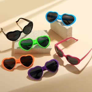 Heart Shaped Sunglasses PC Frame Resin Lens UV Protection For Party Street Photography Retro Fashion Unisex