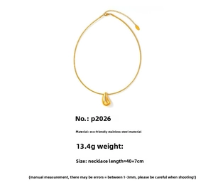 Detail of gold teardrop pendant necklace with dimensions 40 plus 7 centimeters extension