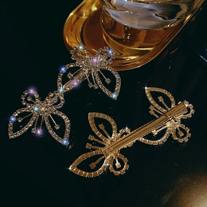 Elegant 3-piece butterfly hair clip set with sparkling rhinestones and golden metal finish