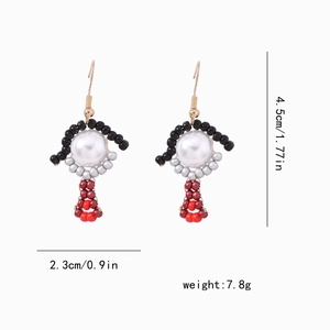 Detail view of handmade beaded earrings with measurements and weight specifications