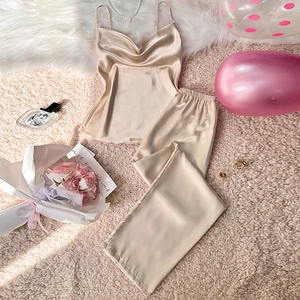 Pyjama en satin de soie champagne avec caraco à col en V et pantalon pour femme