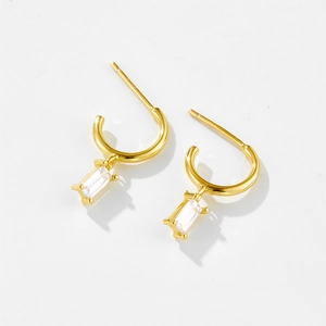Classic gold-plated C-shaped earrings with baguette-cut clear zircon stone drop