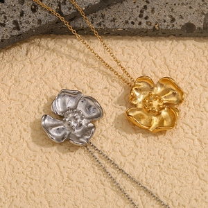 Vintage flower necklace in 18K gold and silver finish with retro textured petal design