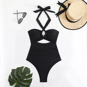 Costume intero nero con scollo all'americana, dettaglio cut-out e vita increspata
