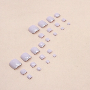 Faux ongles de pieds lavande avec dégradé de paillettes argentées en tailles variées
