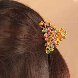 Detail of a 6cm gold alloy hair claw with colorful rhinestones in a butterfly floral design