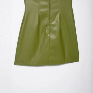 Robe mini trapèze bustier en cuir PU vert vintage avec des détails de couture chic