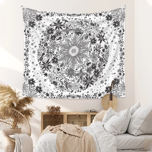Arazzo da parete mandala bohémien con motivi floreali neri per decorazioni casa