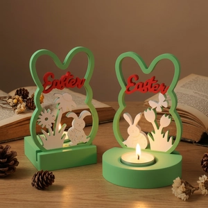 Détail de bougeoir de Pâques avec découpes de lapin et lettrage rouge de Pâques