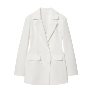 Détail d'une robe blazer blanche à double boutonnage avec revers et poches à rabat