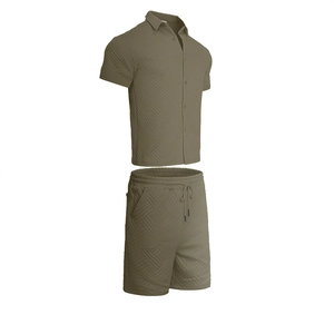 Set estivo da uomo in due pezzi con camicia e pantaloncini con trama jacquard verde oliva
