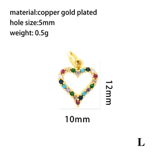 Détail d'un pendentif cœur plaqué or 18K avec zircon multicolore et dimensions