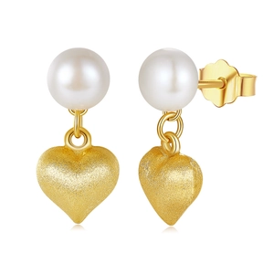 Detail of S925 silver stud earrings with round white pearls and golden sandblasted hearts