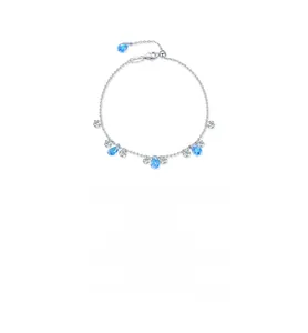 Detail eines S925-Silberarmband mit blauen Birnensteinen und verstellbarem Schieber