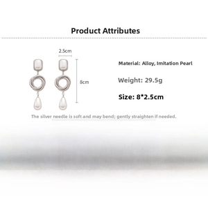 Dettaglio orecchini a goccia argento con dimensioni 8x2.5cm e peso di 29.5g