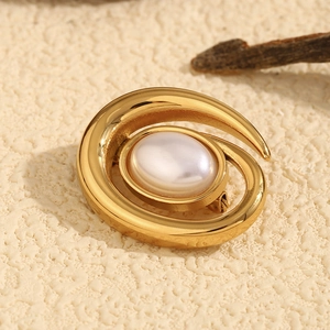 Vintage Spiral Oval Brooch Stainless Steel 18K Gold Plated With Shell Artificial Pearl Elegant Minimalist Jewelry Accessory