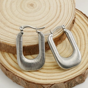 Boucles d'oreilles créoles en U en acier inoxydable argenté avec motif spiralé