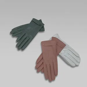 Guanti in pelle PU da donna verdi, rosa e beige con touch screen e cinturino con bottoni