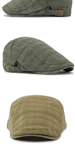 Detalle de gorra plana de algodón lavado con textura gofrada y hebilla metálica de bronce