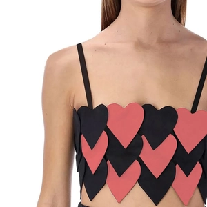 Einzigartiges Bikini-Oberteil mit herzförmigen Schuppen in Pink und Schwarz für Strand