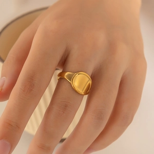 Close-up of minimalist gold-plated stainless steel geometric ring on finger