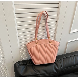Pink pleated shoulder bag with vertical stripes and elegant gold metal ring details