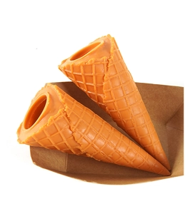 Makro-Detail von orangefarbenen Silikon-Waffelhörnchen für DIY-Bastelarbeiten mit Ton