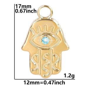 Dimensions détaillées du pendentif Main de Fatma dorée avec pierre bleue, 17mm de hauteur