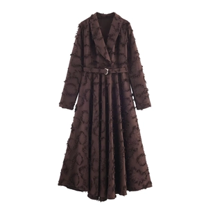 Damen Maxi Kleid Mit Jacquard Und Fransen Reverskragen Langarm Gürtel Hohe Taille Weitschwung Urban Elegant Braun