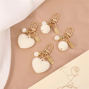 Creative pearl heart and sphere keychains with gold zinc alloy hardware for bags
