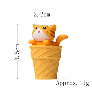 Miniatur-Katzenfigur in Eiswaffel-Basis, 3,5 cm hoch, aus PVC, orange gestreift