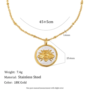Collier en acier inoxydable plaqué or 18 carats avec pendentif abeille et chaîne à billes