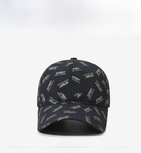 Vue détaillée de la casquette de sport bleu marine à séchage rapide avec broderie SPORT