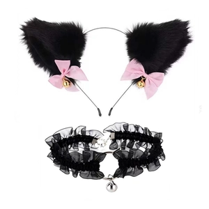 Détail de l'ensemble serre-tête oreilles de chat en peluche et collier en dentelle