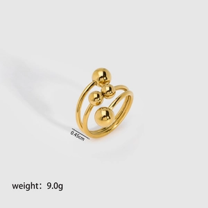 Dettaglio anello in acciaio al titanio dorato con peso 9,0g e larghezza banda 0,45cm