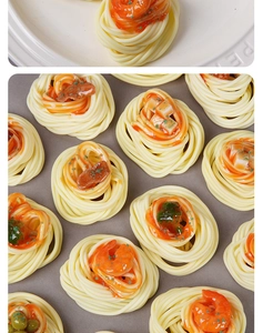 Vue macro de modèles de pâtes artificielles réalistes avec crevettes et sauce