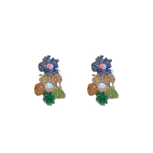 Boucles d'oreilles fleurs en cristal avec pierres colorées et perle au style épuré